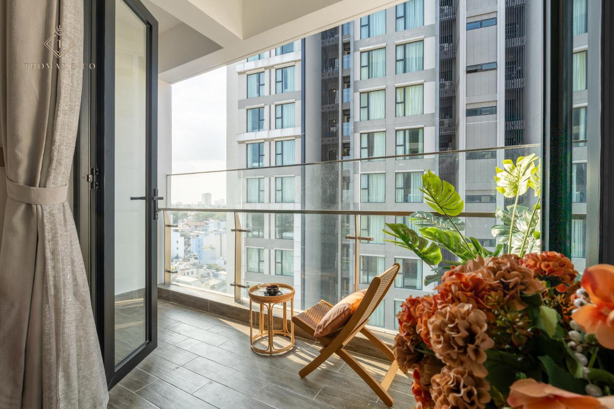 Elegant Zenity And D1mension In District 1 - Host By Thomas * Ho Chi Minh City